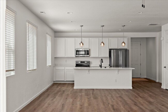 Building Photo - Like new home available now!