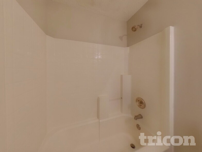 Building Photo - 9612 Aventide Ln