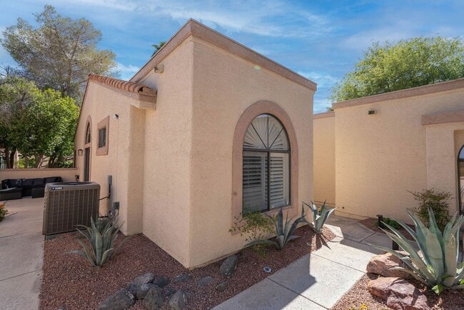 Building Photo - 3238 Brookfield Dr