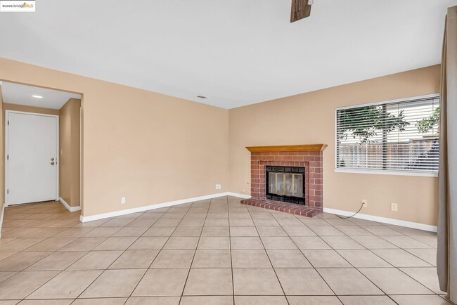Building Photo - 4820 Ridgeview Dr