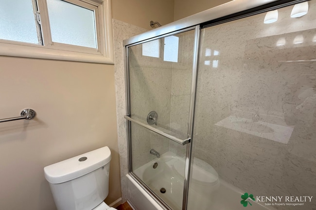 Building Photo - Beautifully Remodeled 3 Bedroom, 2 Bathroo...