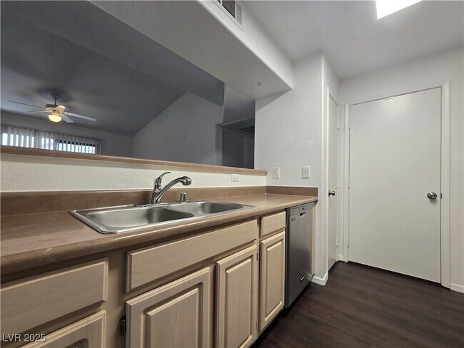 Building Photo - 555 E Silverado Ranch Blvd