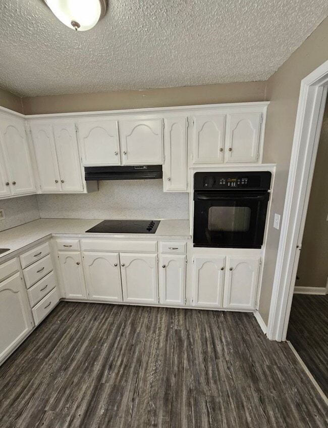 Building Photo - 4 Bedroom House Available in OKC