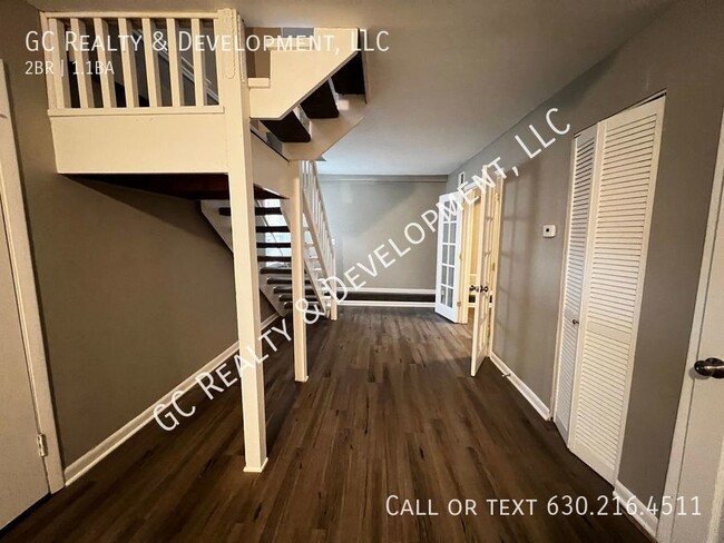 Building Photo - ***3LINCOLN PARK - COACH HOUSE / 2 BDRM + ...