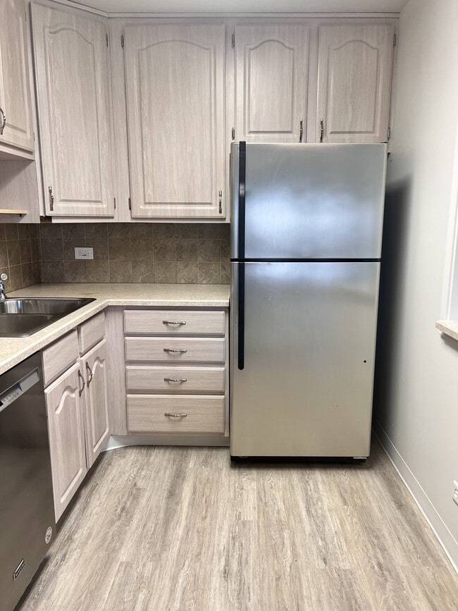 Building Photo - 9655 Center Ave