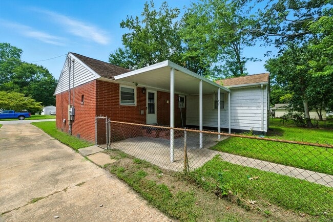Building Photo - 206 Cynthia Dr