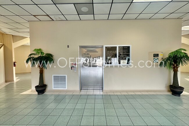 Building Photo - 3/3 DESTIN CONDO... Minutes from the beach!!