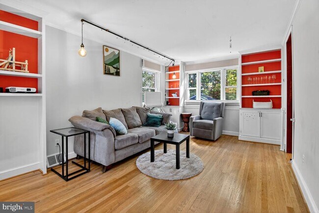 Building Photo - 10021 Tenbrook Dr