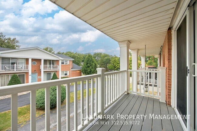 Building Photo - 448 Lincoln Ln