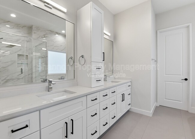 Building Photo - 2204 Lou Ellen Ln