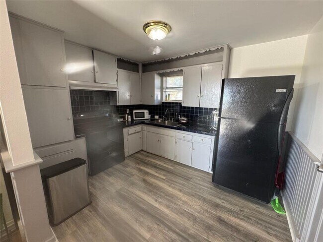 Building Photo - 5300 US-290