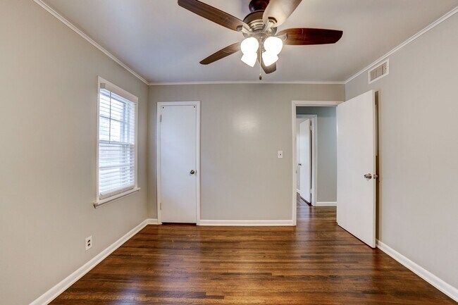 Building Photo - 3 Bed | 1 Bath | Tulsa