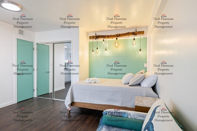 Building Photo - Furnished Studio, 1 Bath. Street parking. 1 year Lease. Electric water and sewer are included in ...