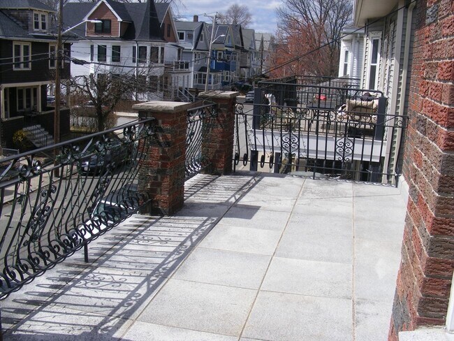 Building Photo - 53 Marshall St