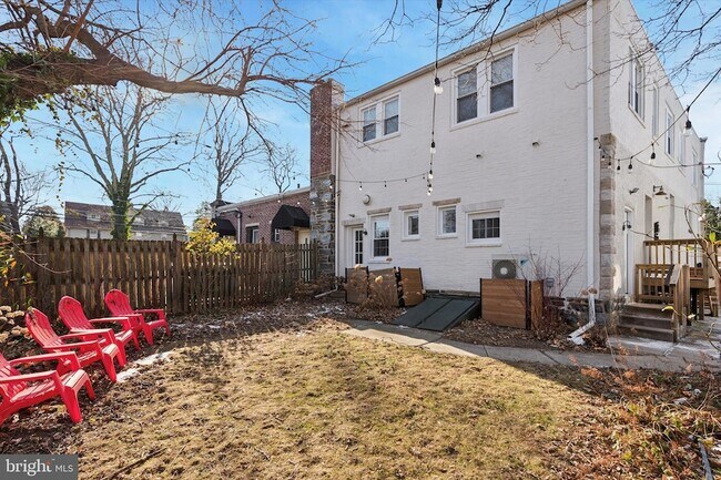 Building Photo - 137 E Spring Ave