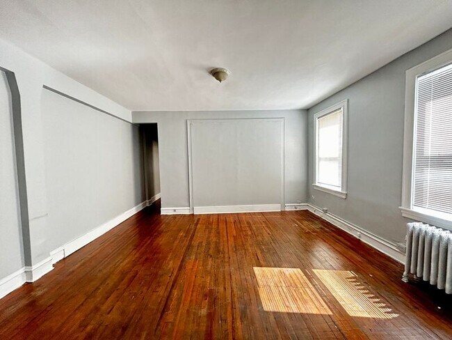 Building Photo - 307 Dolphin St