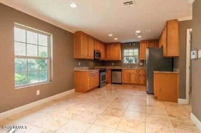 Building Photo - Charming 3-bedroom, 2-bathroom home