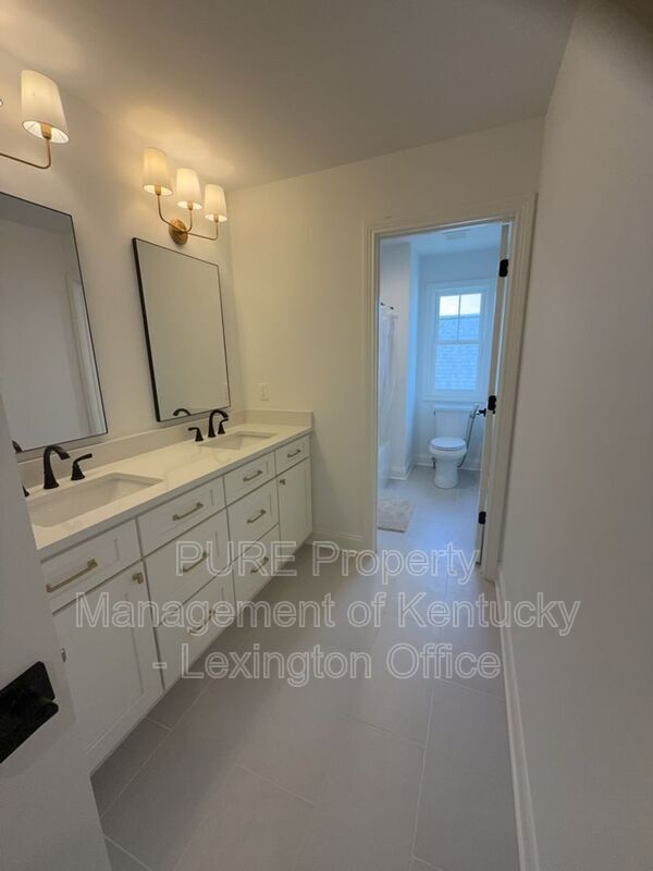 Building Photo - 1089 Squirrel Nest Ln