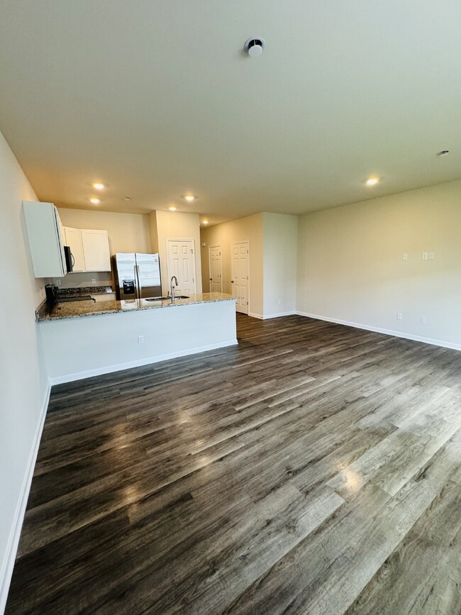 Building Photo - Brand New built townhome in a new communit...