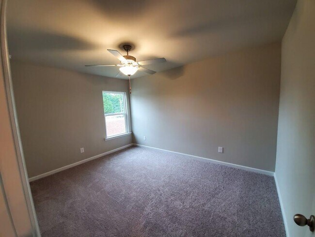 Building Photo - 135 Berry Dr