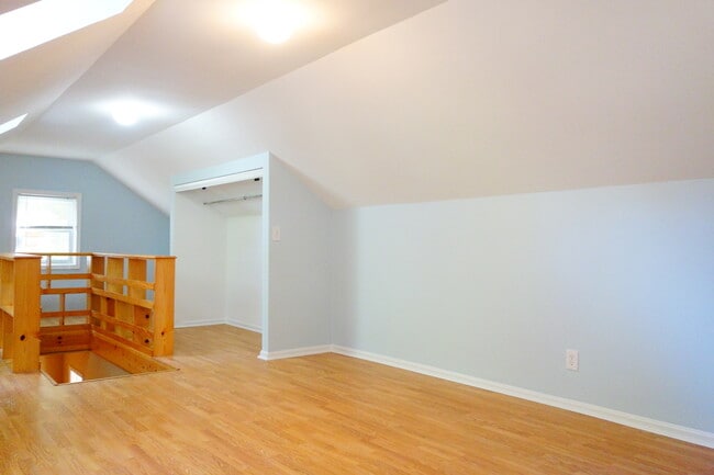 Building Photo - 8405 Greenwood Ave