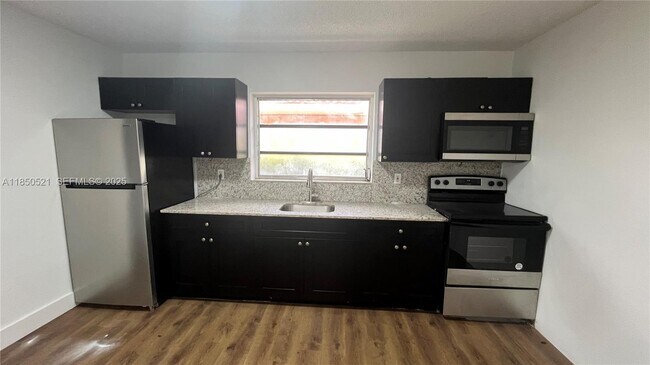 Building Photo - 2929 NW 22nd Ct