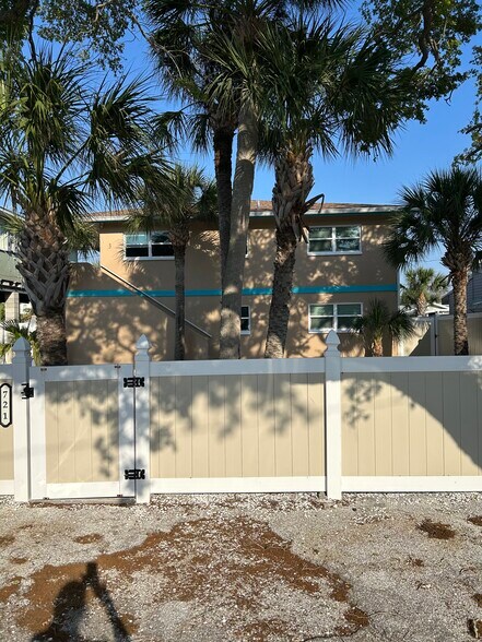 Building Photo - 721 1st St