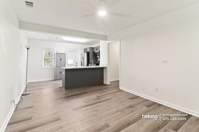 Building Photo - 839 Commodore Dr NW