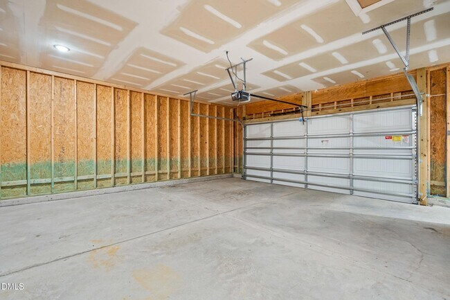 Building Photo - 148 E Battery Cir