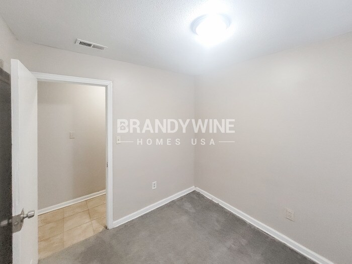 Building Photo - 4534 Valley Stream Dr