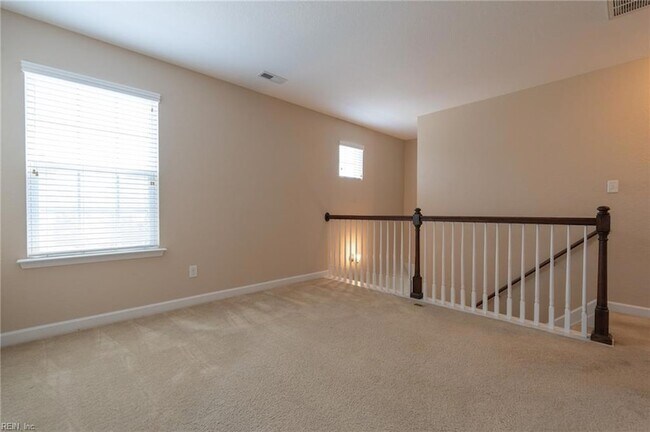 Building Photo - 302 Milton Ct
