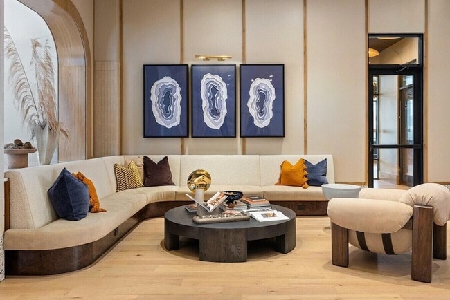 Building Photo - 1000 Marlowe Vis Pl