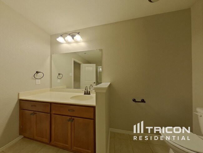 Building Photo - 413 Azalea Dr