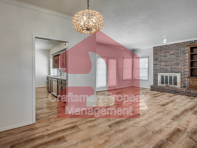 Building Photo - 2708 Silvertree Dr