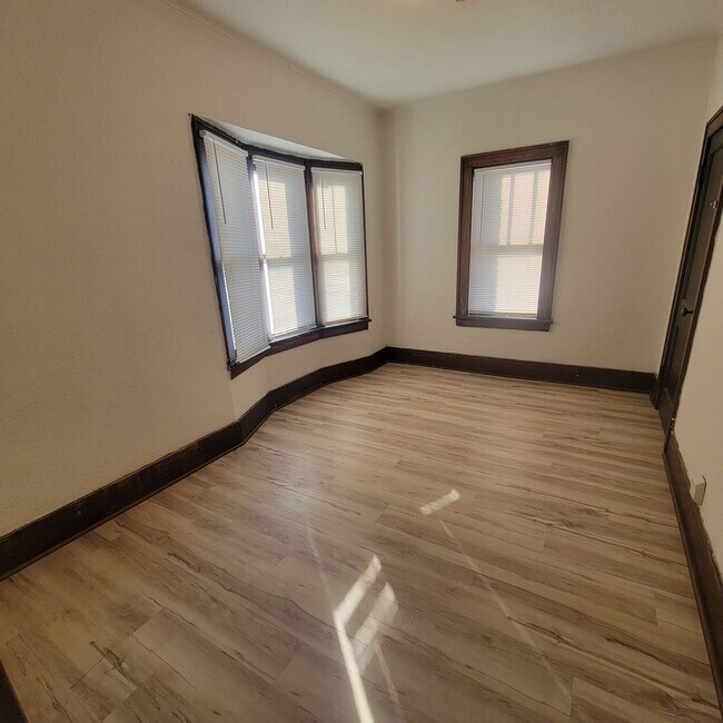 Building Photo - 1023 Pierce St