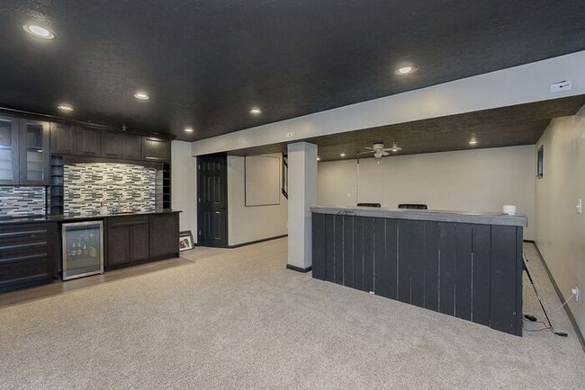 Building Photo - Beautiful updated home in West Carmel!