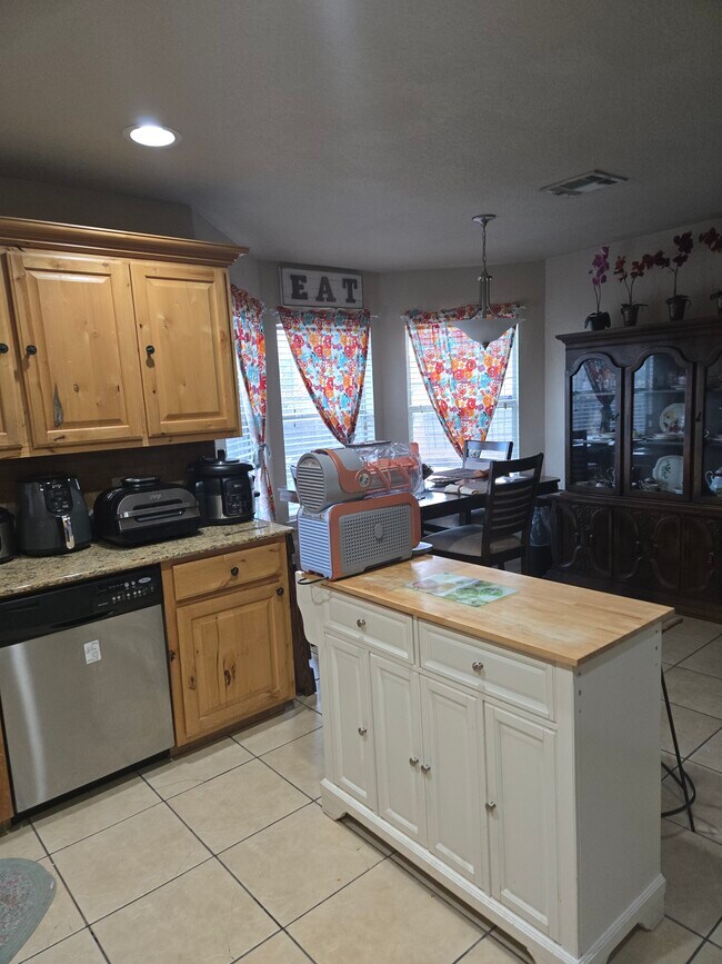 Building Photo - 3408 Lauren St