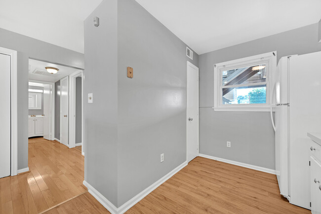 Building Photo - 102 Lantana Ln