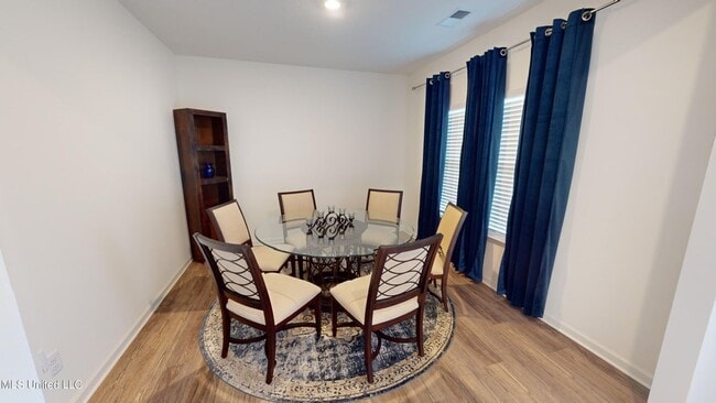 Building Photo - 2427 Hyacinth Ln