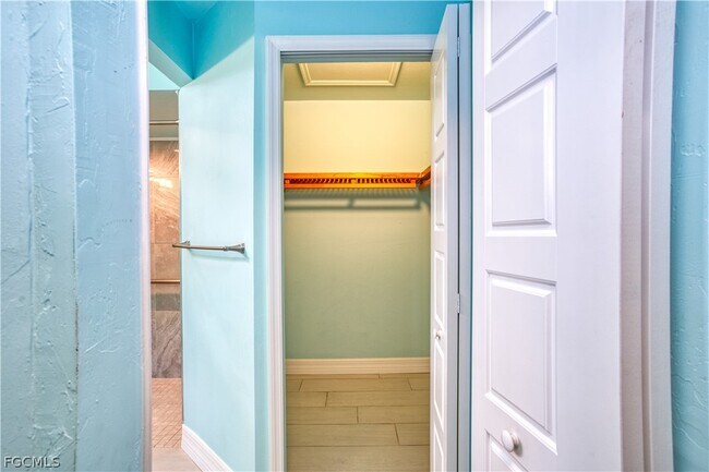 Building Photo - 911 SW 3rd Ave