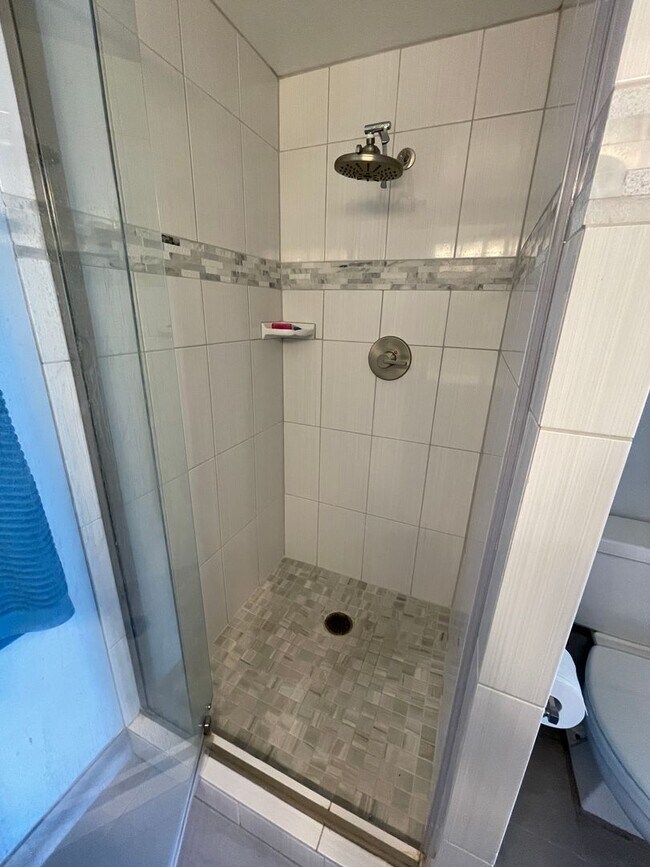 Building Photo - 2 Bed 2 Bath 1 Parking at Marco Polo Apart...