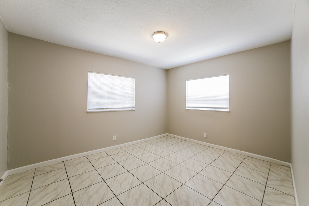 Building Photo - 521 SW 11th Dr