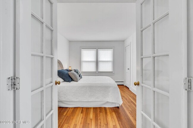 Building Photo - 1227 Bay Ave