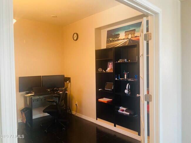 Building Photo - 453 W Lantana Pl