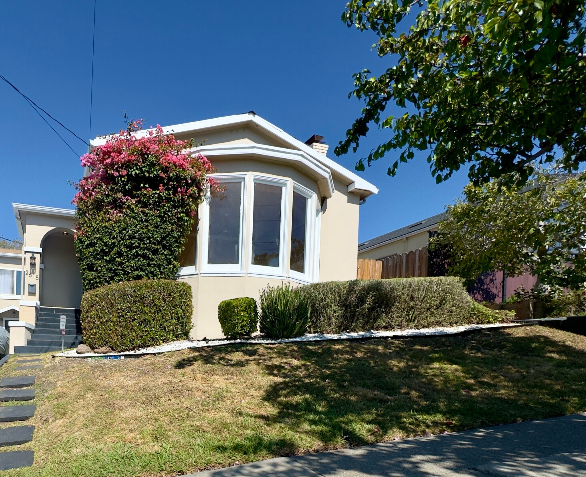 Building Photo - 2615 Maxwell Ave