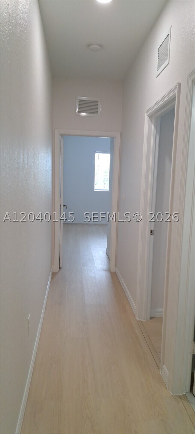 Building Photo - 3526 NW 29th Ct