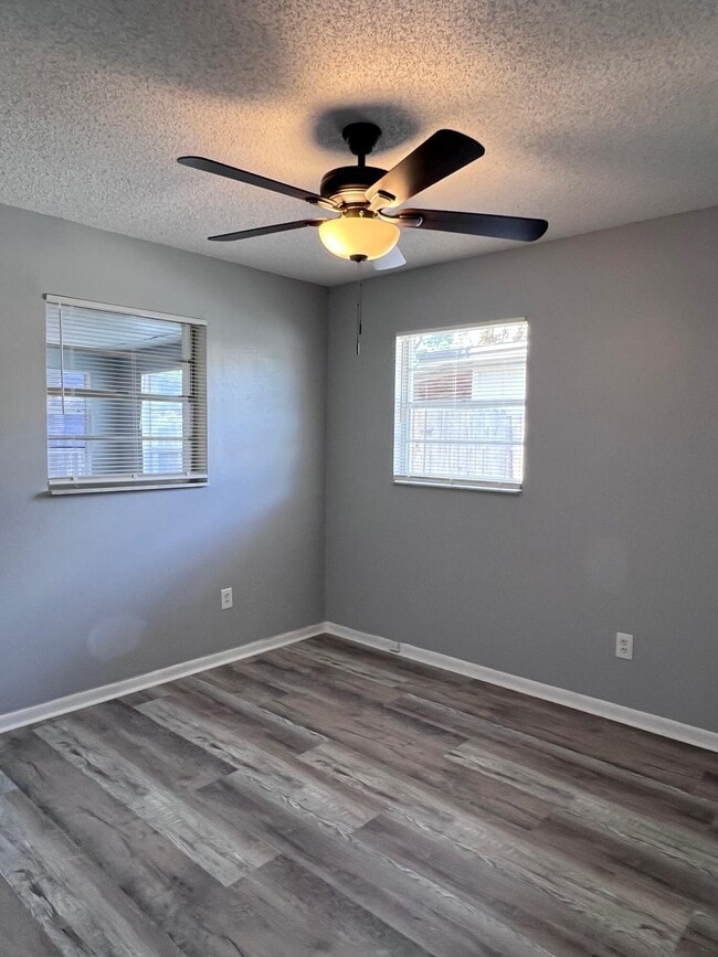 Building Photo - 2467 Mercury Dr