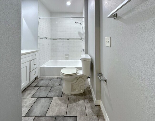 Building Photo - 3841 16th Ave S