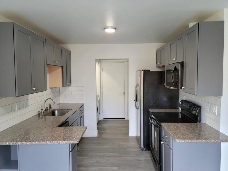 Kitchen - 17326 15th Ave E