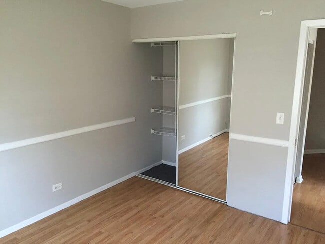 Building Photo - 206 Sunset Ct